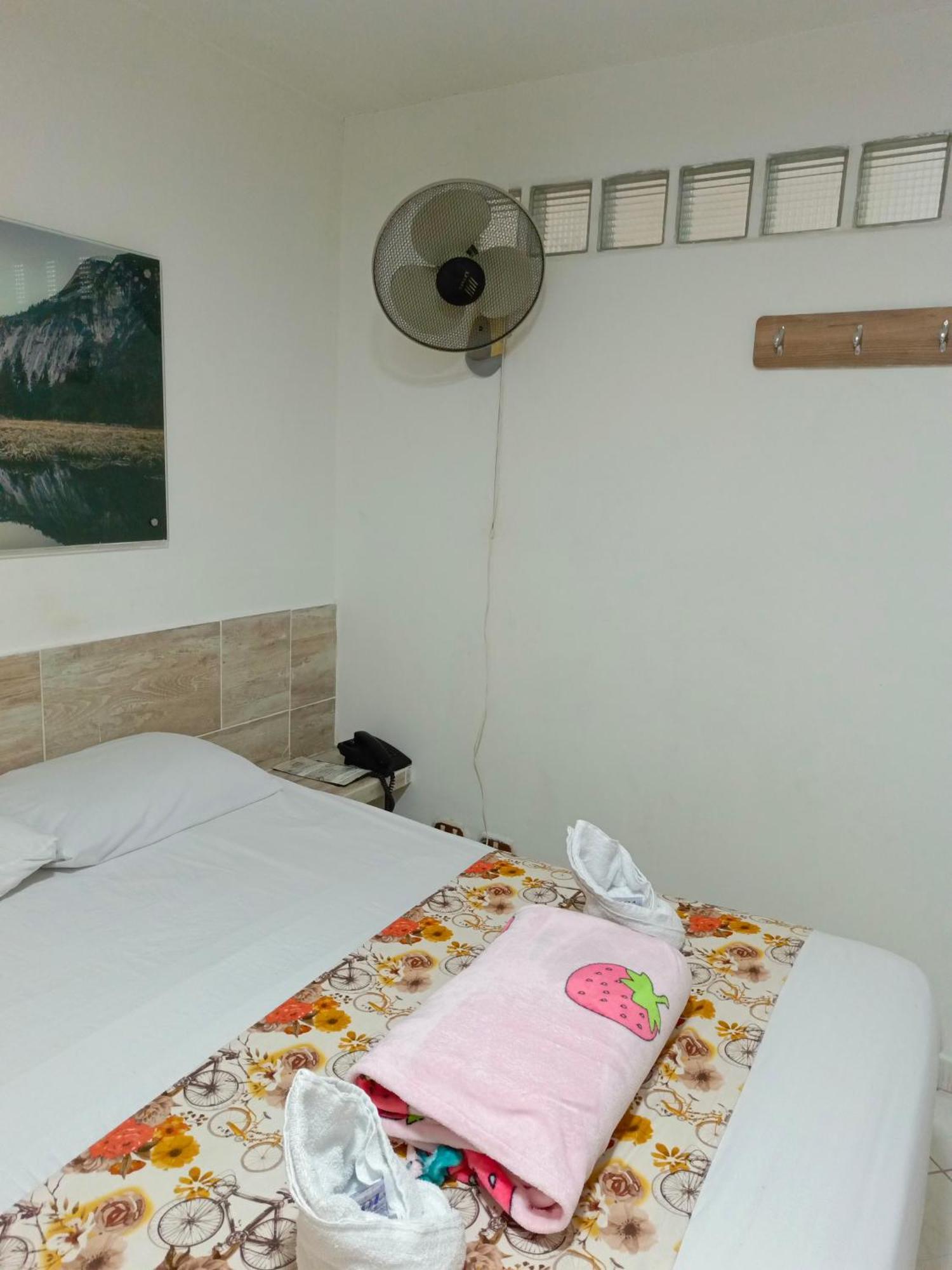 Hotel Brisas Μεντεγίν Εξωτερικό φωτογραφία